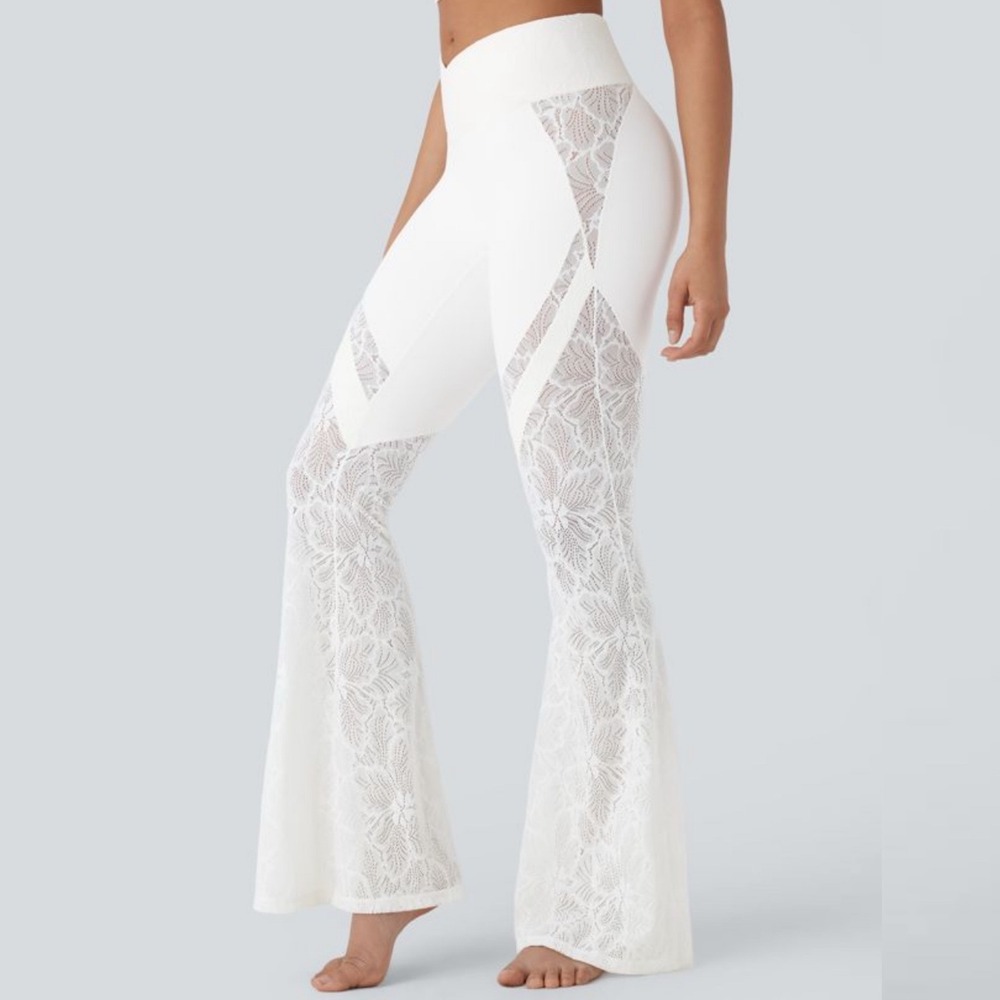 Halara Womens Yoga Leggings Size Medium Crossover Lace Flare White 02791455 NEW